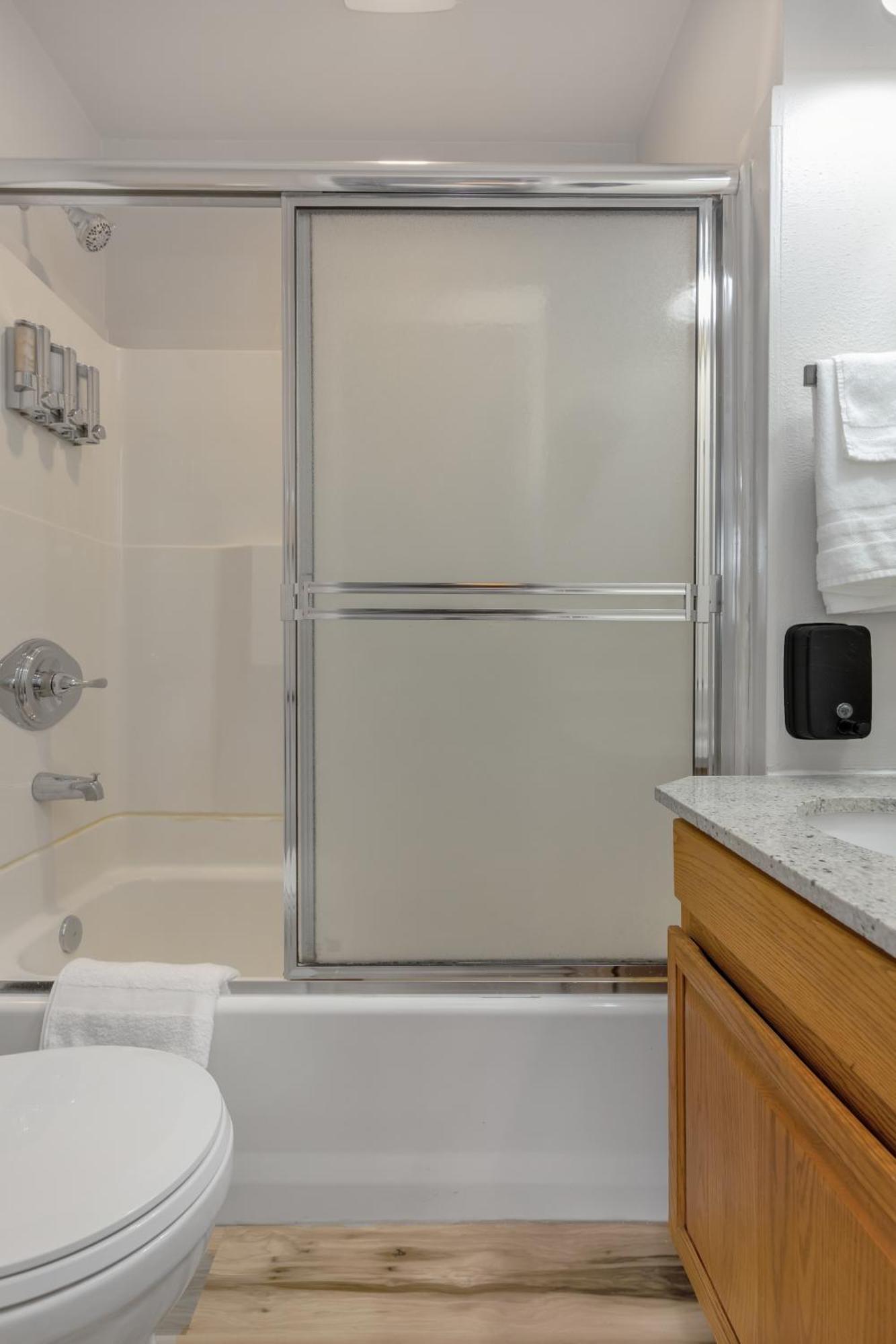 Highliner Hotel Anchorage Room photo