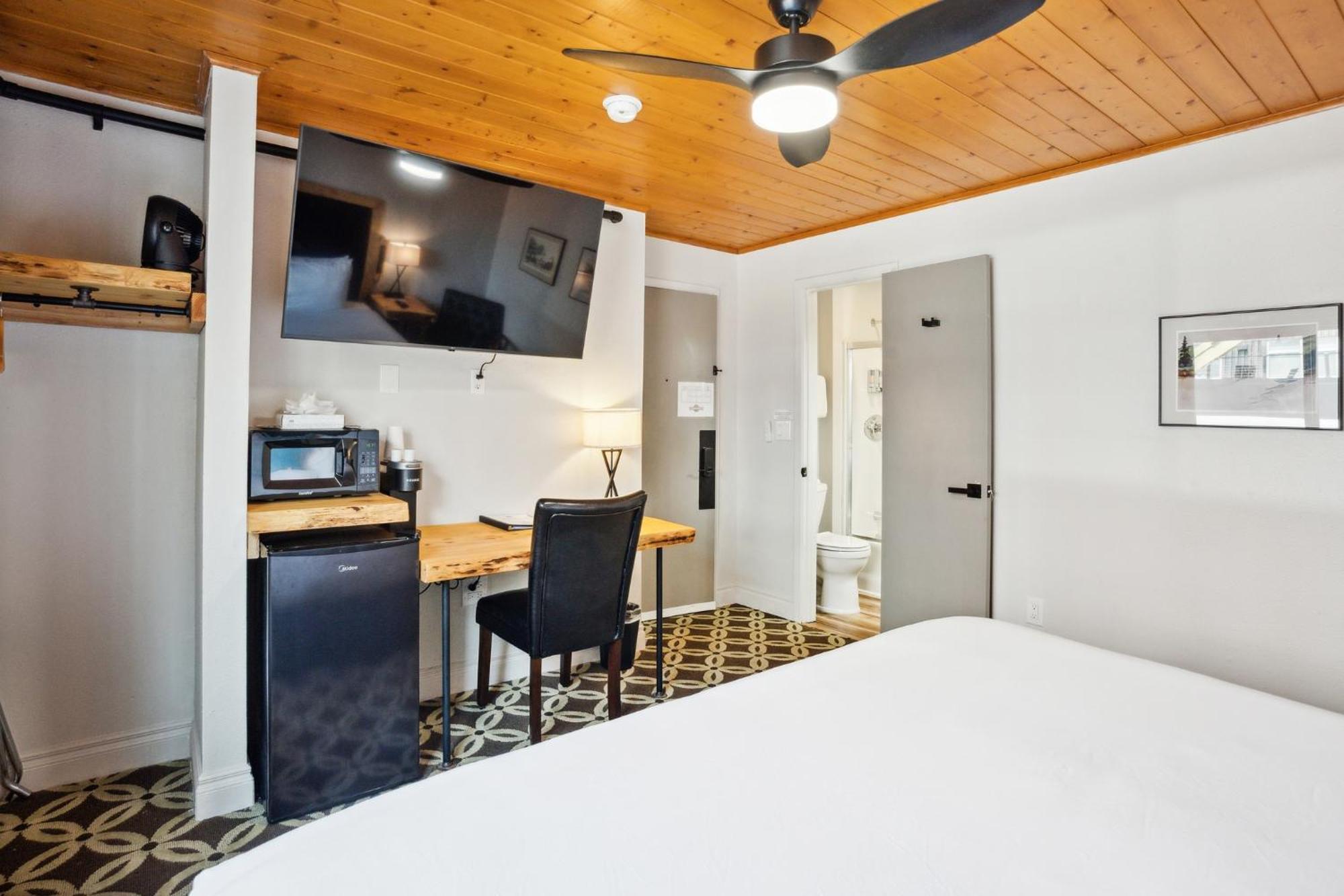 Highliner Hotel Anchorage Room photo